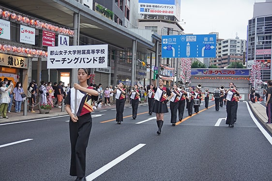 まちなかパフォーマンスステージ（郡山女子大学附属高校マーチングバンド部）