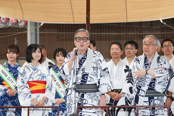 開会セレモニー（滝田会長挨拶）