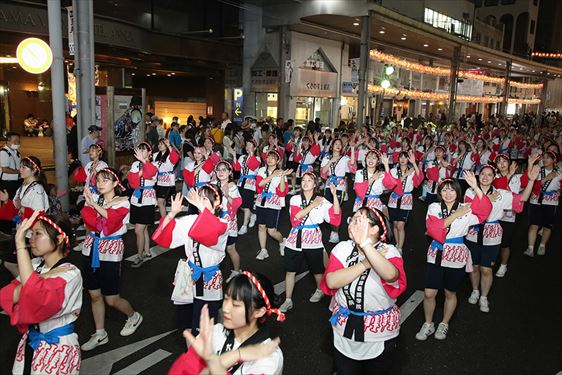 踊り流し　準大賞（ポラリス保健看護学院）