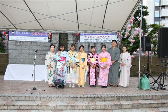 ニンサベーウーさん・テッテッニンさん・チィ ミャッノエ ハンさん・タマンニキタさん・エインドウピョーさん（ゆかたdeうねめコンテスト グランプリ）