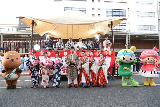 新旧ミスうねめ・葛城王そろい踏み（開会セレモニー）