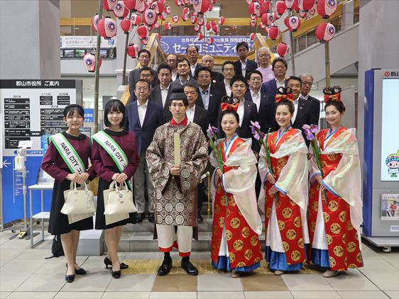 奈良市親善使節団　葛城王うねめと記念撮影