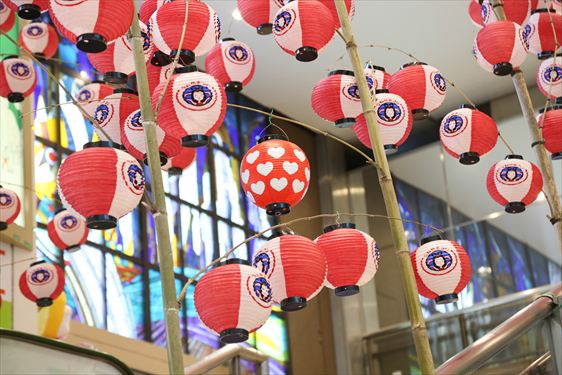 特別仕様の提灯を10か所装飾（幸せの提灯事業）